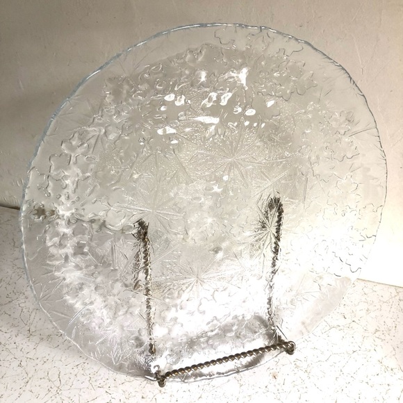 Winter Holiday Icy Snowflake Design Clear Glass Round Treat/Serving Tray Display - Picture 9 of 12